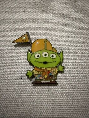 Alien Remix Boxlunch Exclusive Pin
